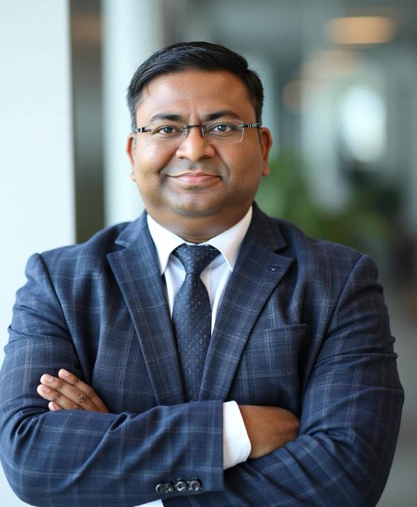 Dr. Pinak Dasgupta 1